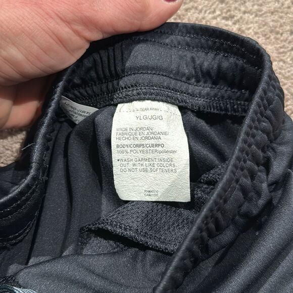 Under armour youth size large like new! - Picture 4 of 4